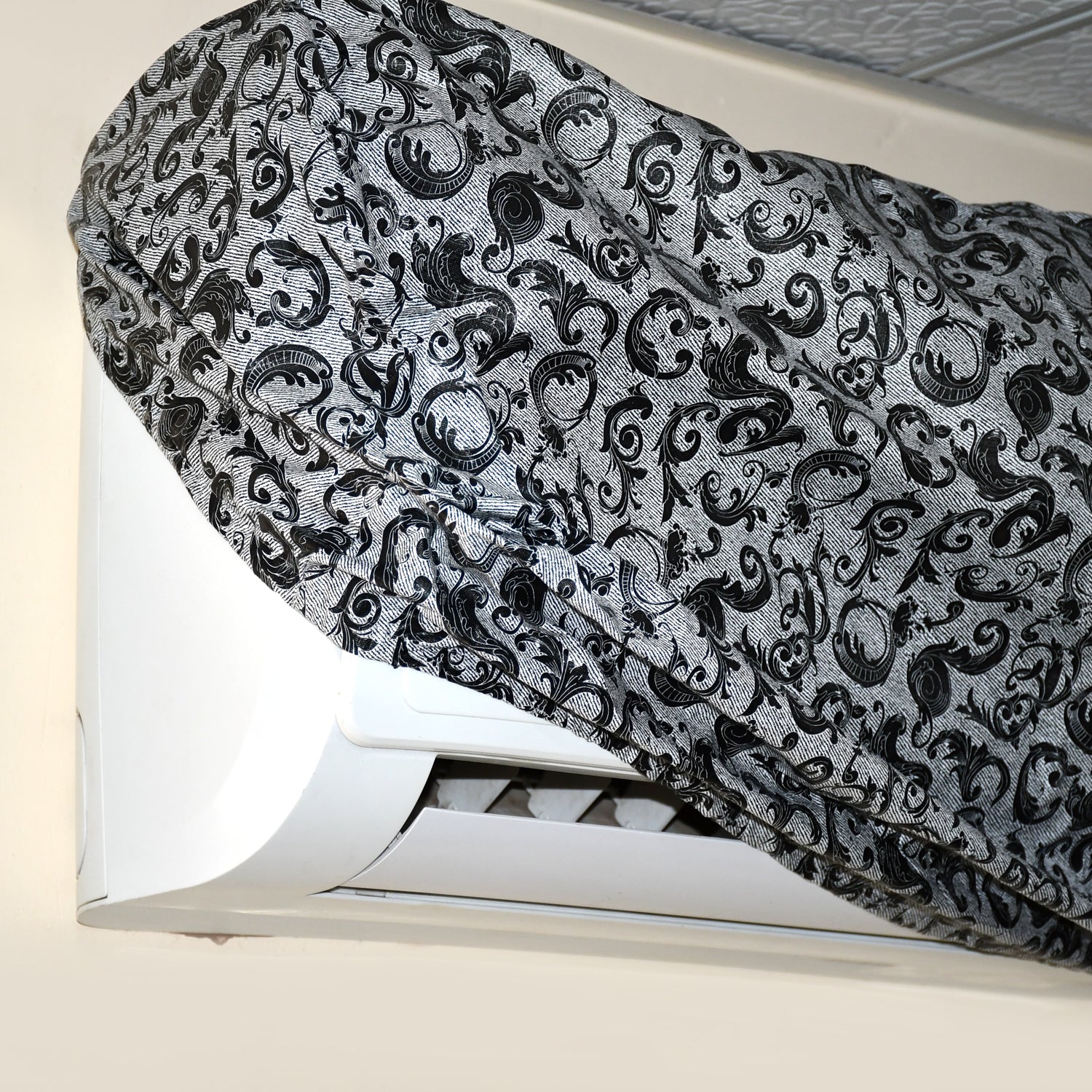 Stretchable Wukusy 7207 ac cover protecting against dust, insects, and corrosion for winter use in home improvement.