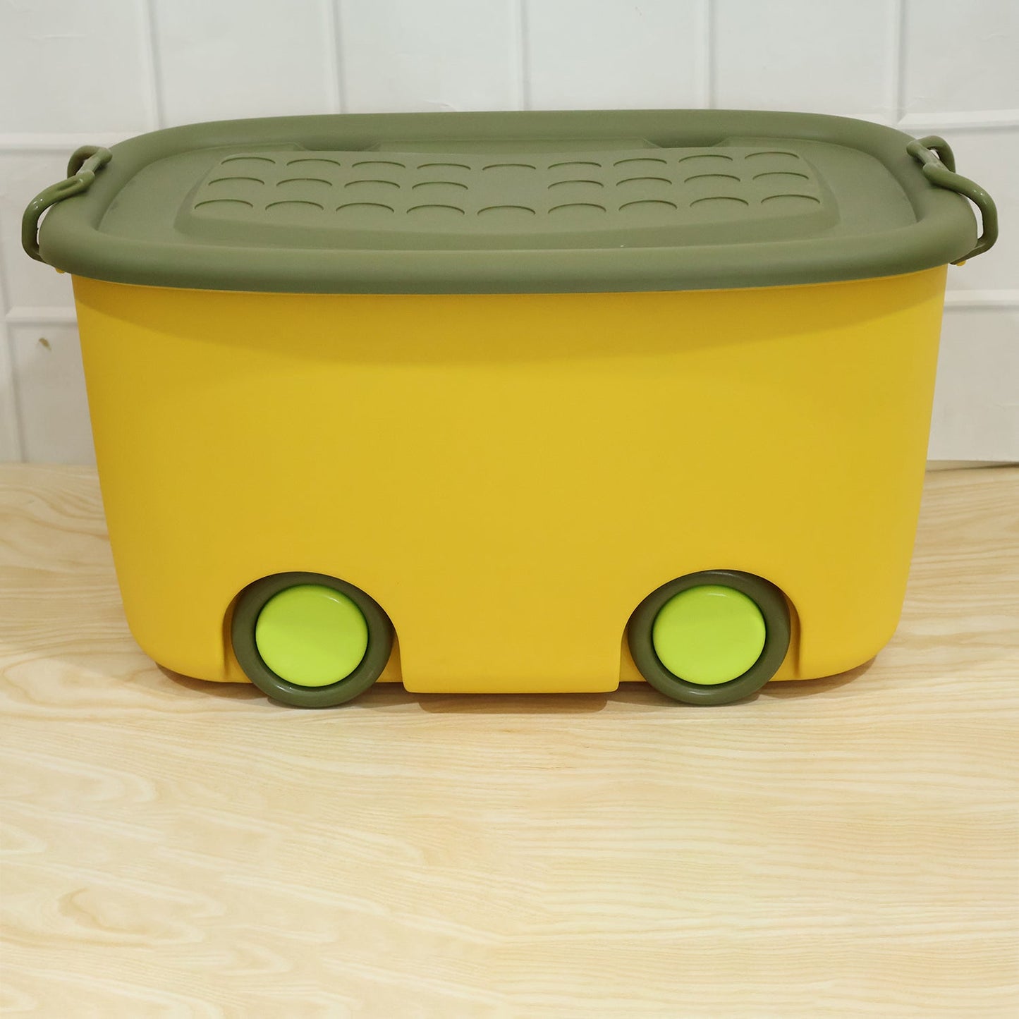 Wukusy 25L rolling storage container box with wheels and lid, ideal for toy organization and easy transport.