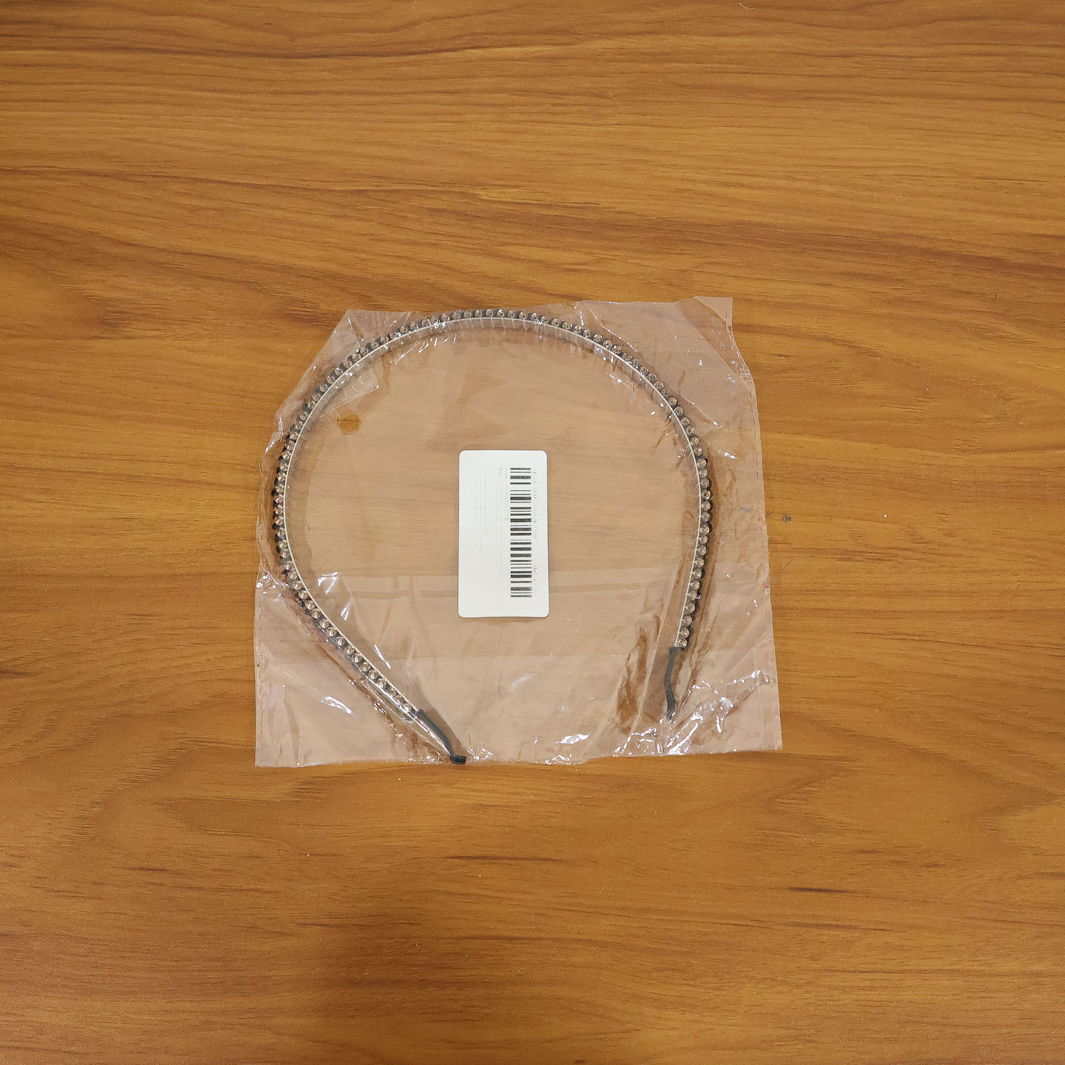 Black crystal-studded metal hair band by Wukusy, elegant hair accessory with sparkling details for stylish hair styling.