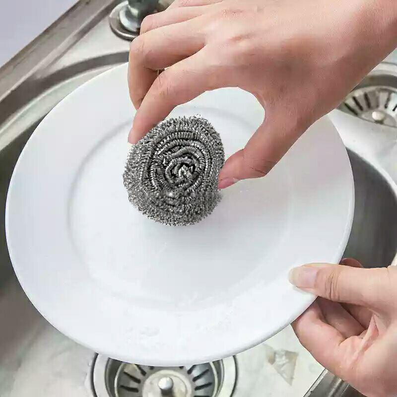 Wukusy stainless steel round ball scrubber, a durable kitchen tool for cleaning pots and pans, with a compact, spherical design.