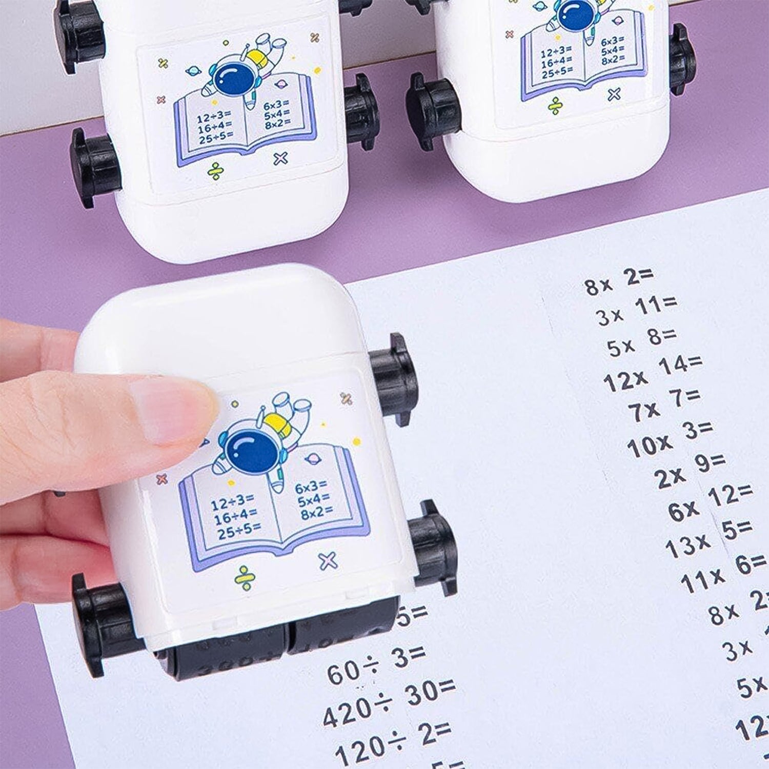 Kids educational Wukusy automatic math problem rolling stamp showing colorful numbers and basic addition and subtraction problems.