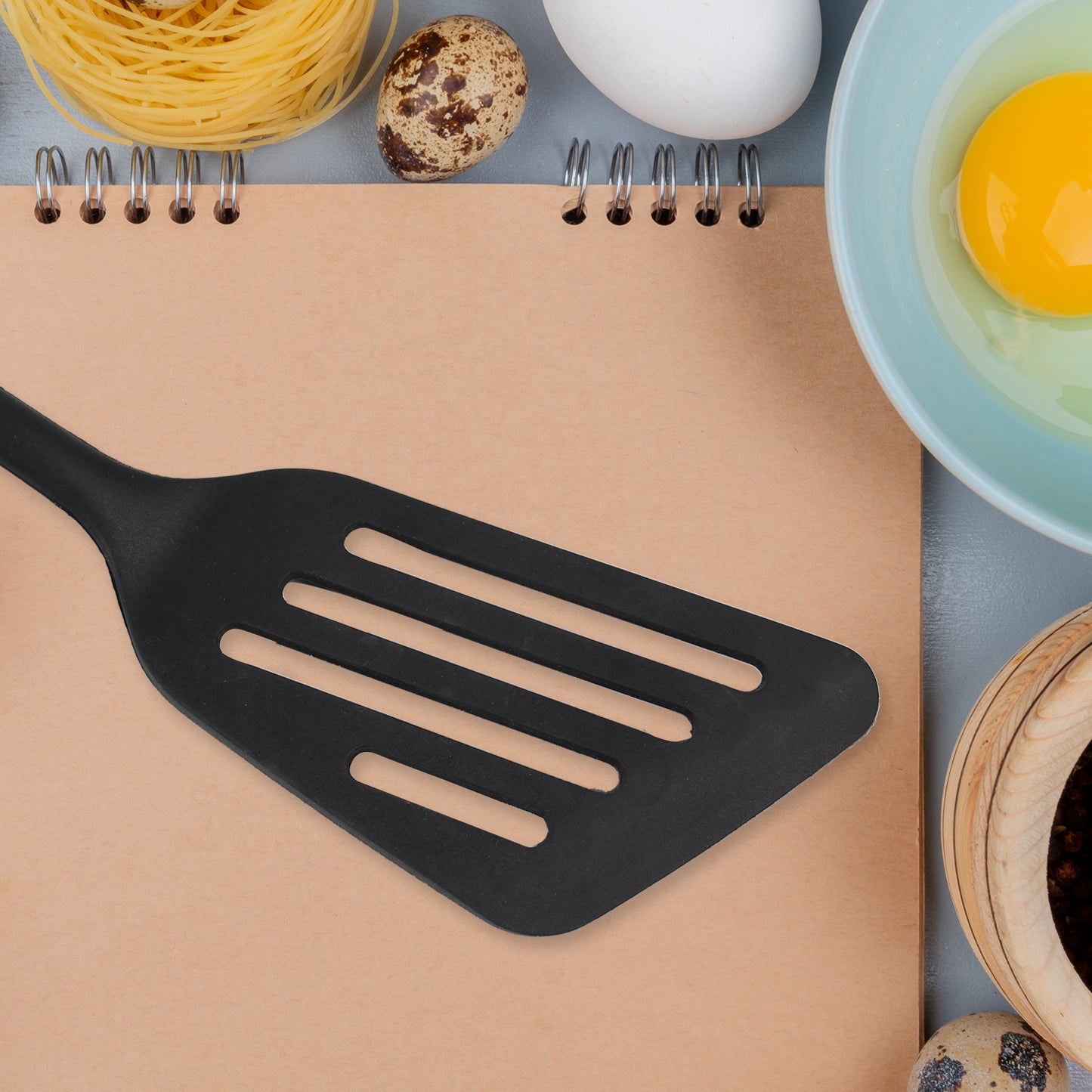 Wukusy 5381 silicon non-stick heat-resistant kitchen turner, premium kitchen tool, close-up of the black spatula with a handle