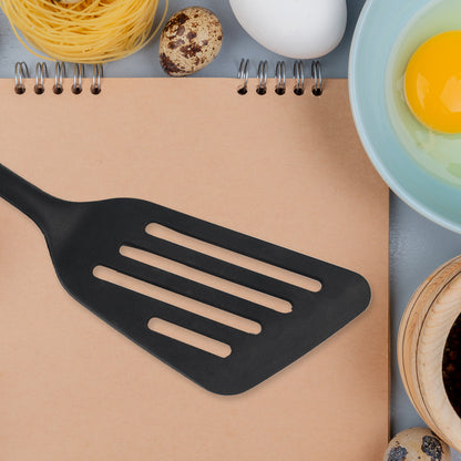 Wukusy 5381 silicon non-stick heat-resistant kitchen turner, premium kitchen tool, close-up of the black spatula with a handle