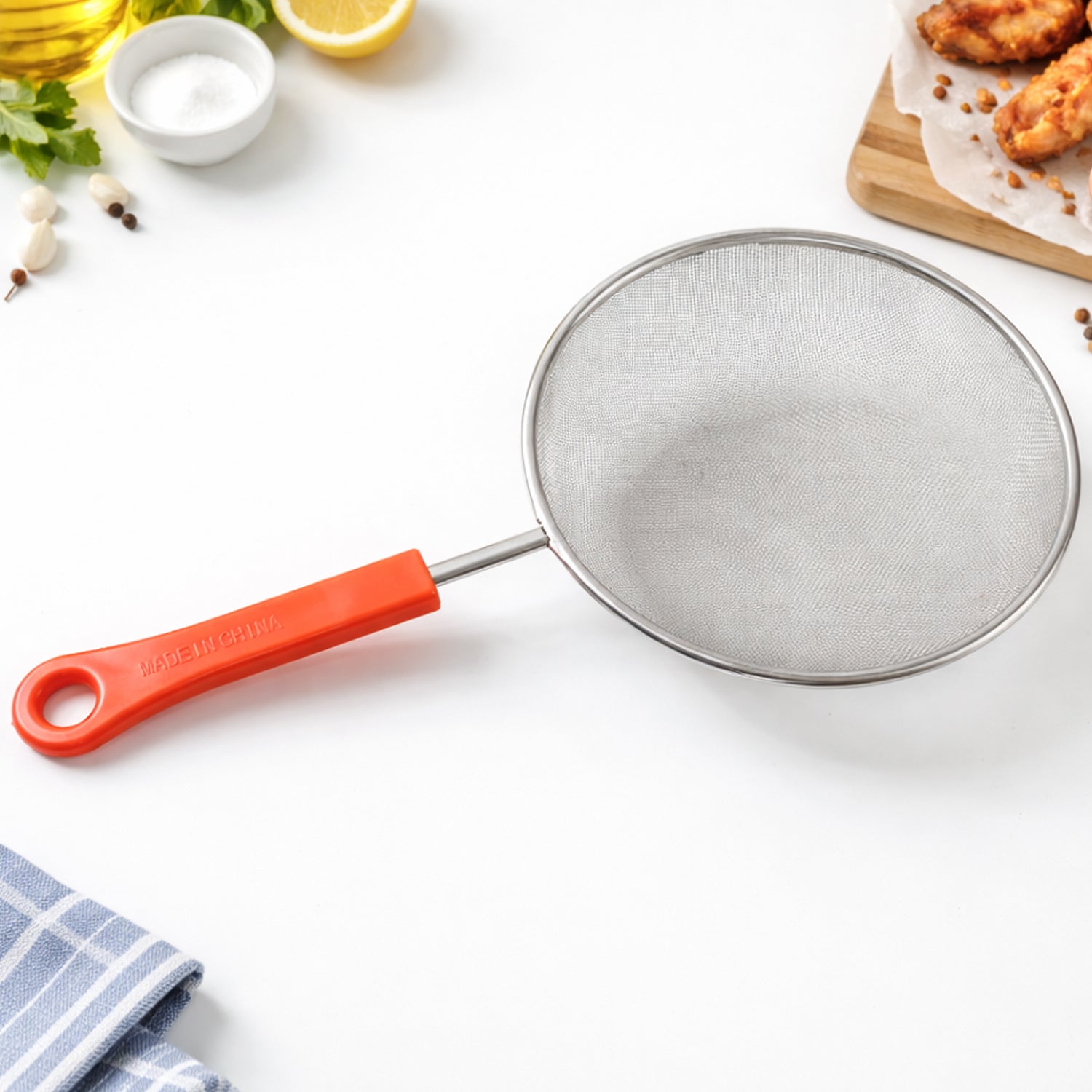 Wukusy B-grade large fine mesh kitchen strainer with strong handle grip, ideal for sifting and draining in the kitchen.