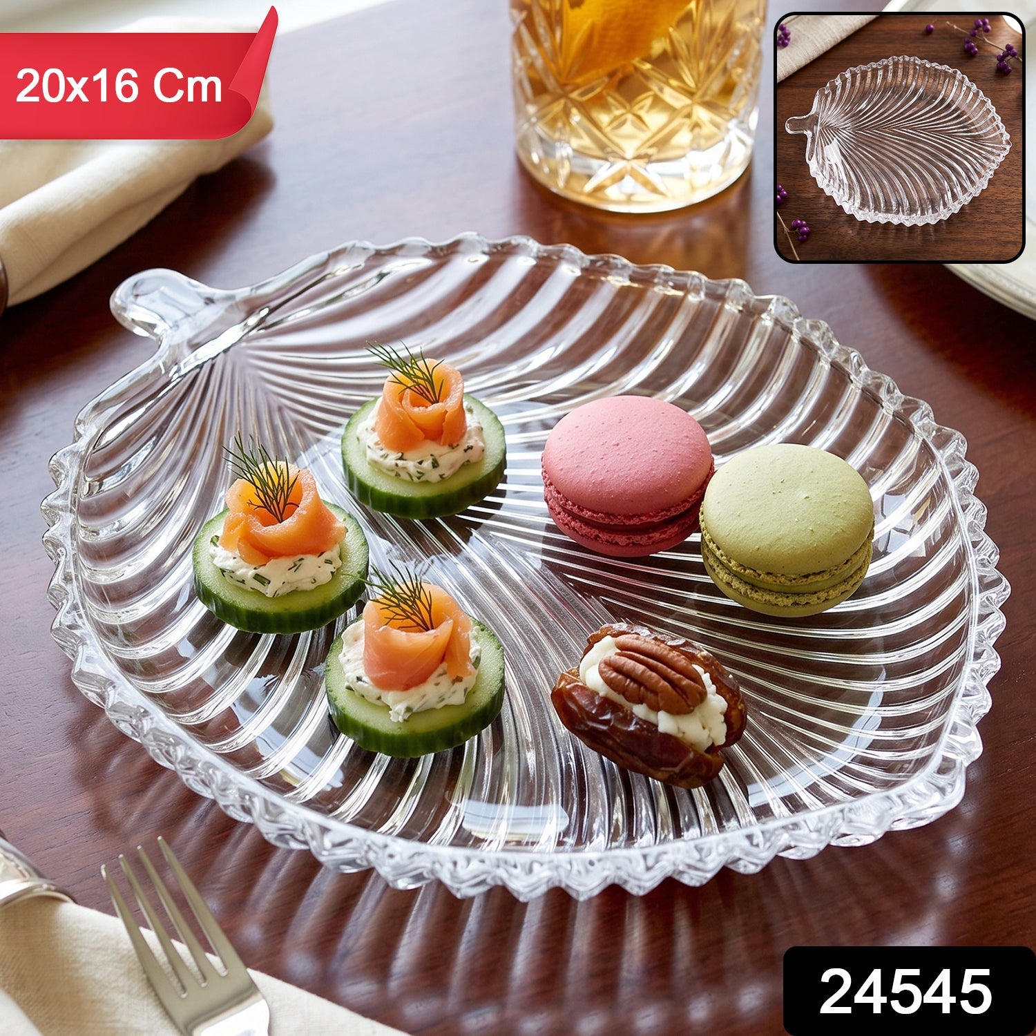 Wukusy leaf-shaped glass serving tray, 20x16 cm, ideal for snacks and desserts, elegant platter for entertaining.