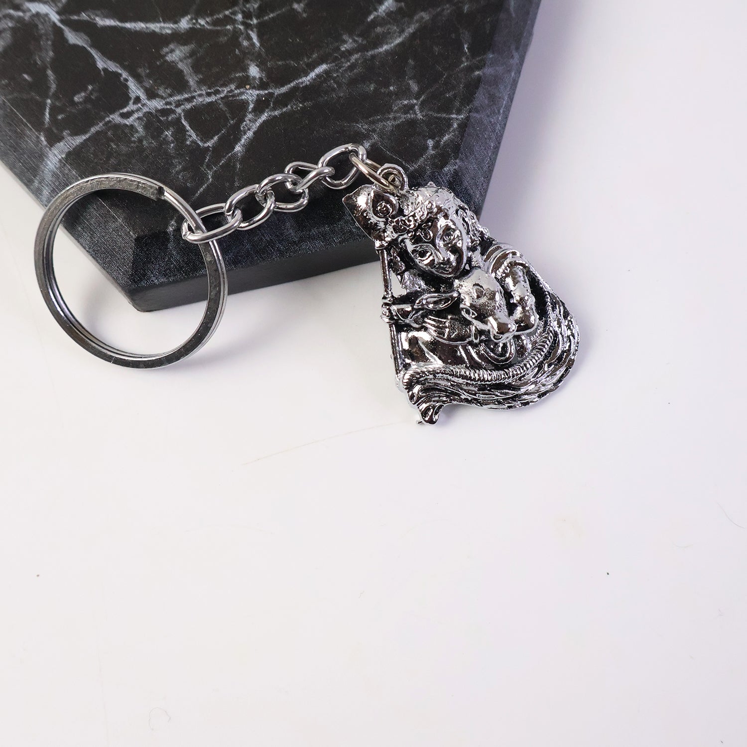 Silver-finish metal keychain from Wukusy with a sleek, polished design, featuring a durable and stylish keyring.