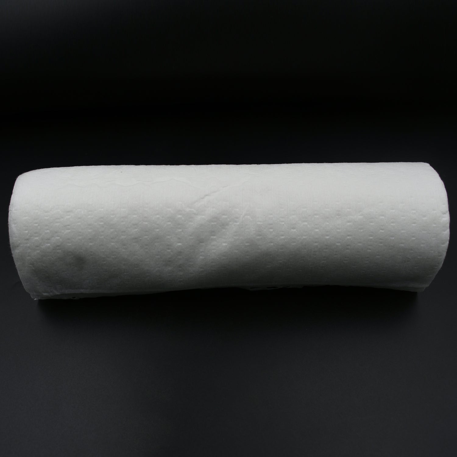 Wukusy non-woven reusable kitchen tissue roll with printed design, 30 washable, oil-absorbing paper towels for cleaning and wiping.