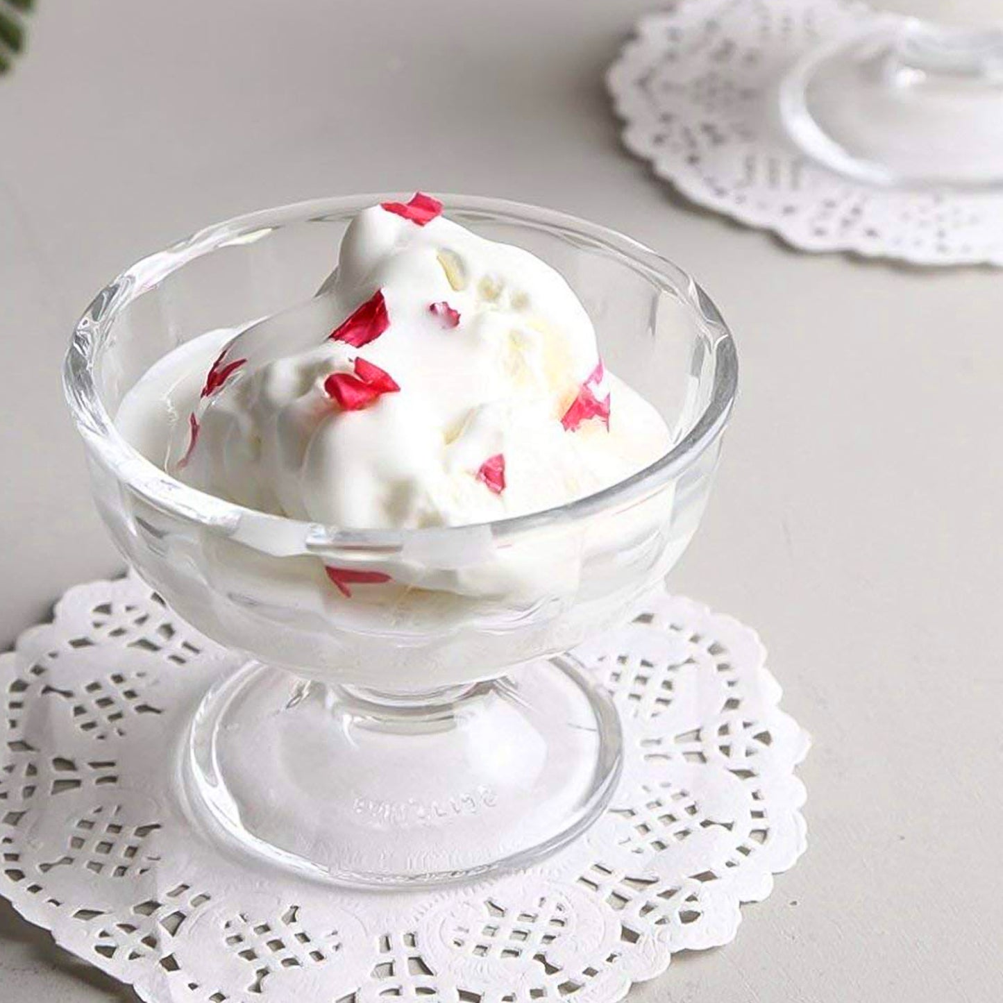 Set of six Wukusy premium glass ice cream dessert bowls for serving and family gatherings in the home and kitchen.