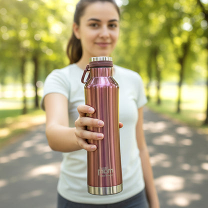 Wukusy Supermom Hydro Water Bottle 750ml, clear plastic with a screw-on lid and ergonomic design for easy hydration.