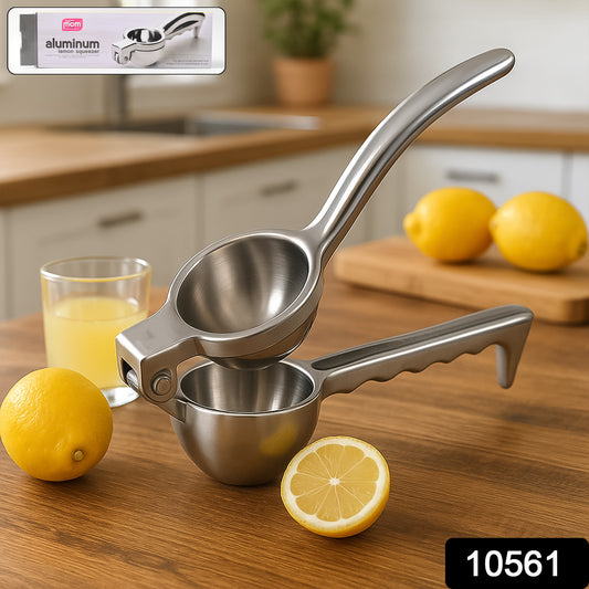 Wukusy Supermom aluminum lemon squeezer with ergonomic handle and stainless steel strainer for efficient citrus juicing