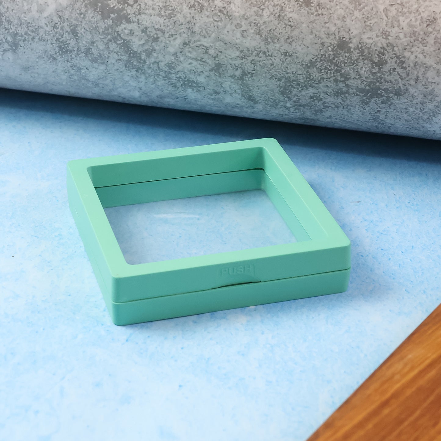 Clear jewelry display box measuring 9x9 cm from Wukusy, showcasing a compact, transparent case for jewelry organization.