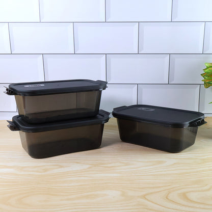 Set of three rectangular Wukusy food storage containers for kitchen organization and freshness.
