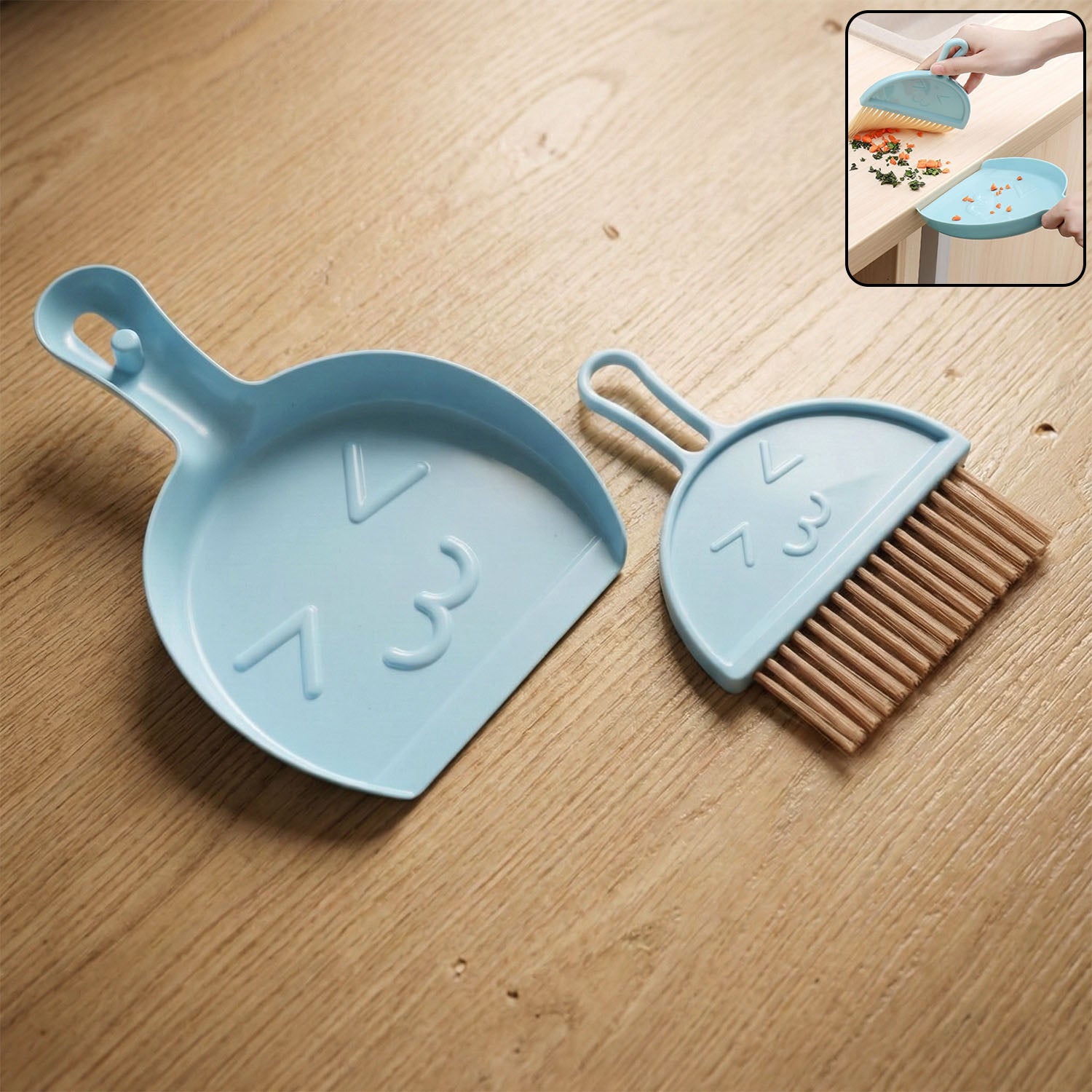Wukusy 2-in-1 mini cleaning dustpan and hand brush set, compact and lightweight for easy indoor cleaning.