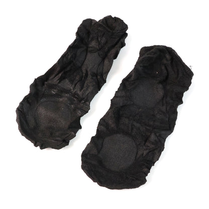 Pair of Wukusy no-show liner socks with anti-slip heel grip, showing a close-up of the soft fabric and heel grip detail.