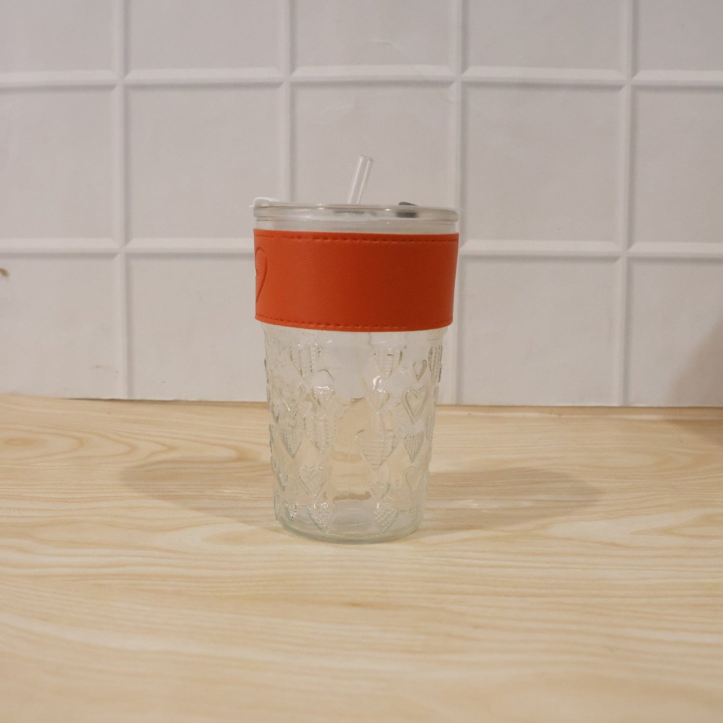 Transparent glass drinking tumbler with lid by Wukusy, ideal for water or juice, shown with a clear view of the glass and lid.