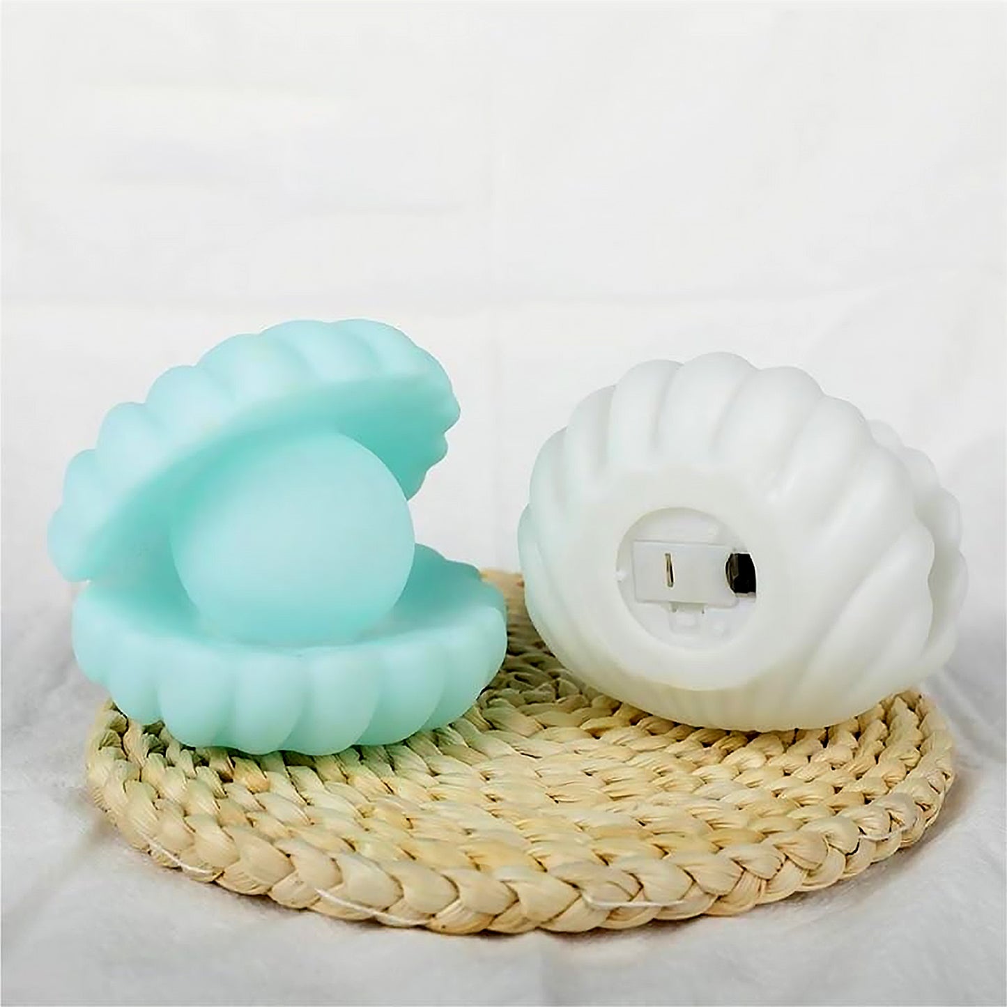 Wukusy pearl shell night lamp with LED lights, small battery-operated desk light for nursery or bedroom decor, featuring a pearl shell design.