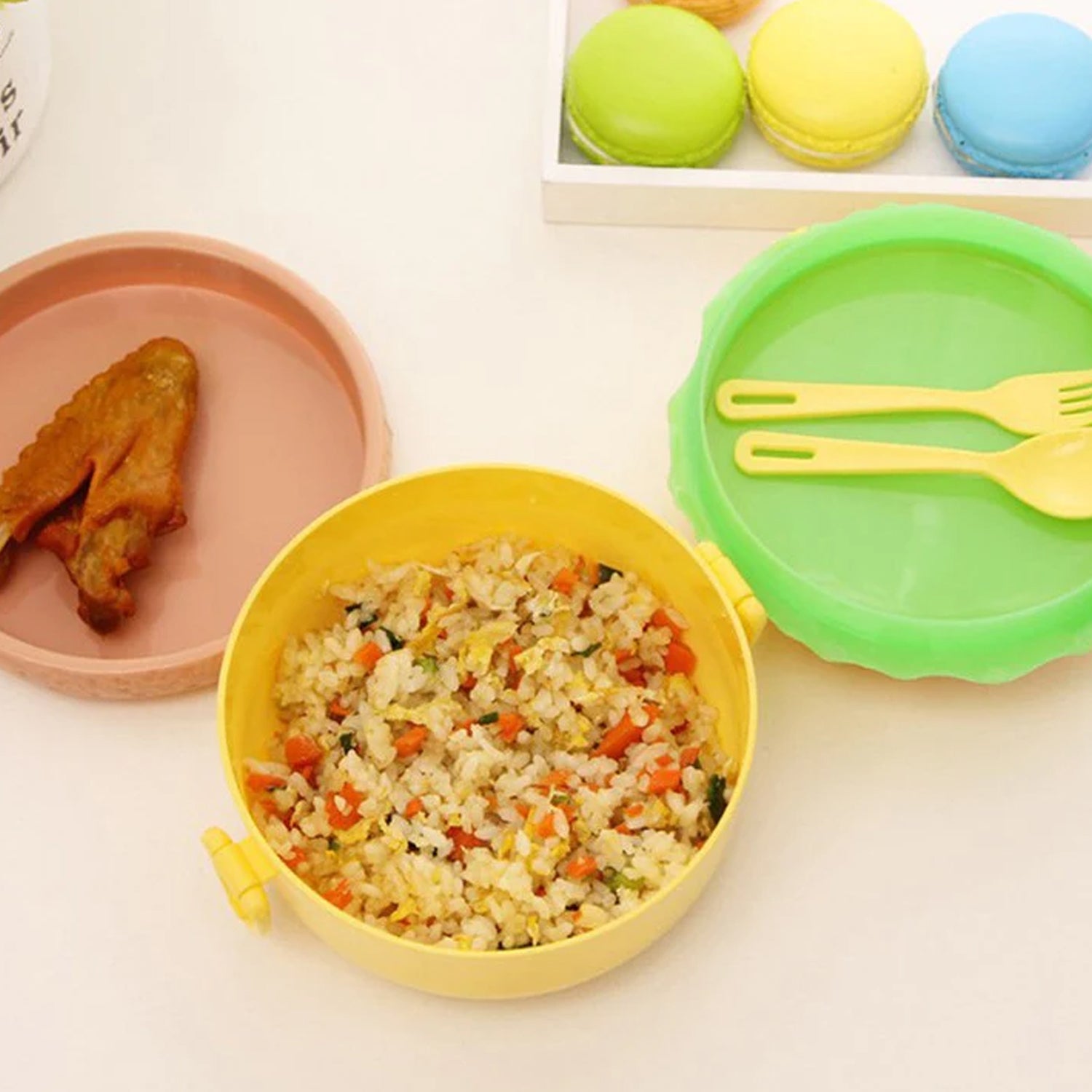 Wukusy burger shape plastic lunch box with double layer design, 1000ml capacity, includes 2 spoons, suitable for kids and students.
