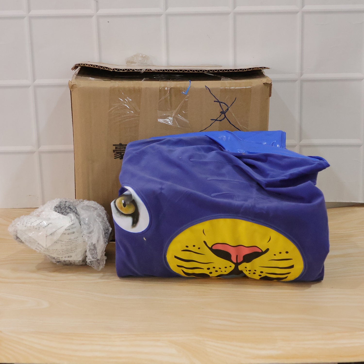 Wukusy inflatable car bed set with lion head pillow and cushions for comfortable travel sleeping in a vehicle.