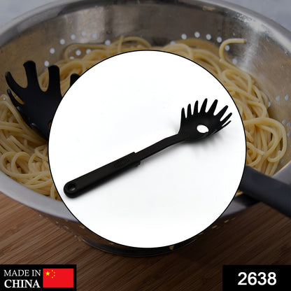 Wukusy heat-resistant pasta server kitchen tool with ergonomic handle and sturdy prongs for serving pasta and baked dishes.