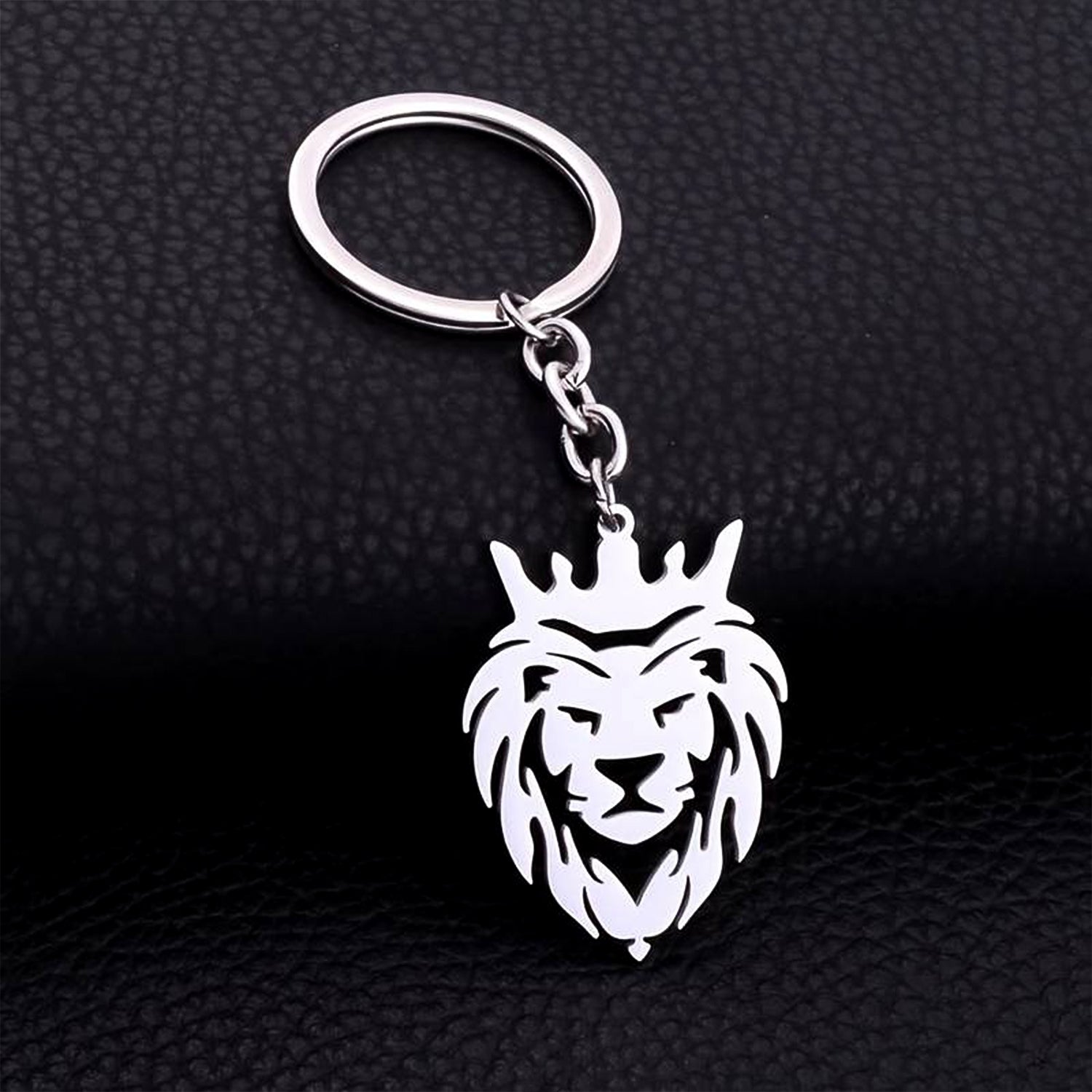 Wukusy stylish metal lion head keychain with detailed lion face design and sturdy keyring attachment.