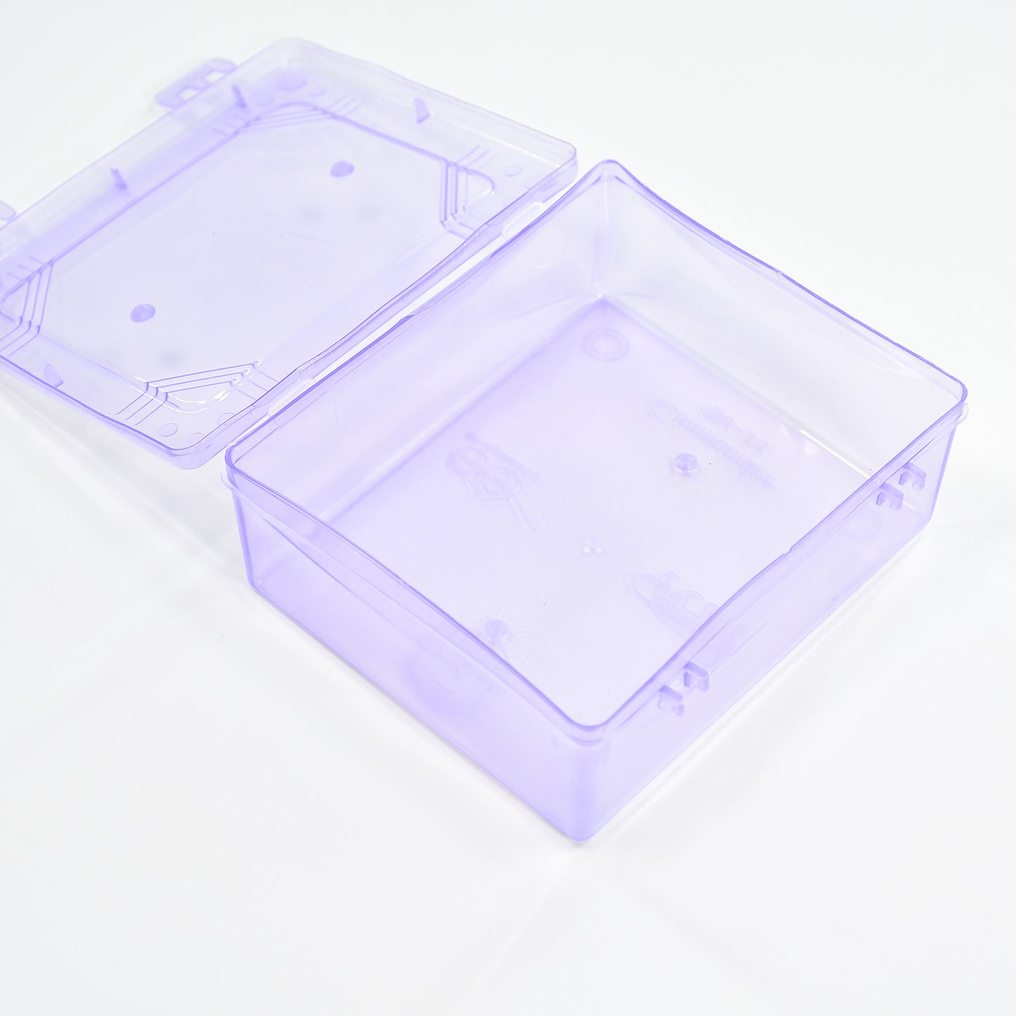 Wukusy 2925 Commander Container used for storing items, suitable for home improvement projects, placed on a shelf or in a storage area.