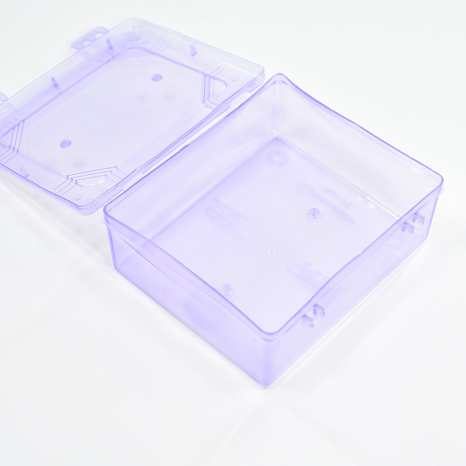 Wukusy 2925 Commander Container used for storing items, suitable for home improvement projects, placed on a shelf or in a storage area.