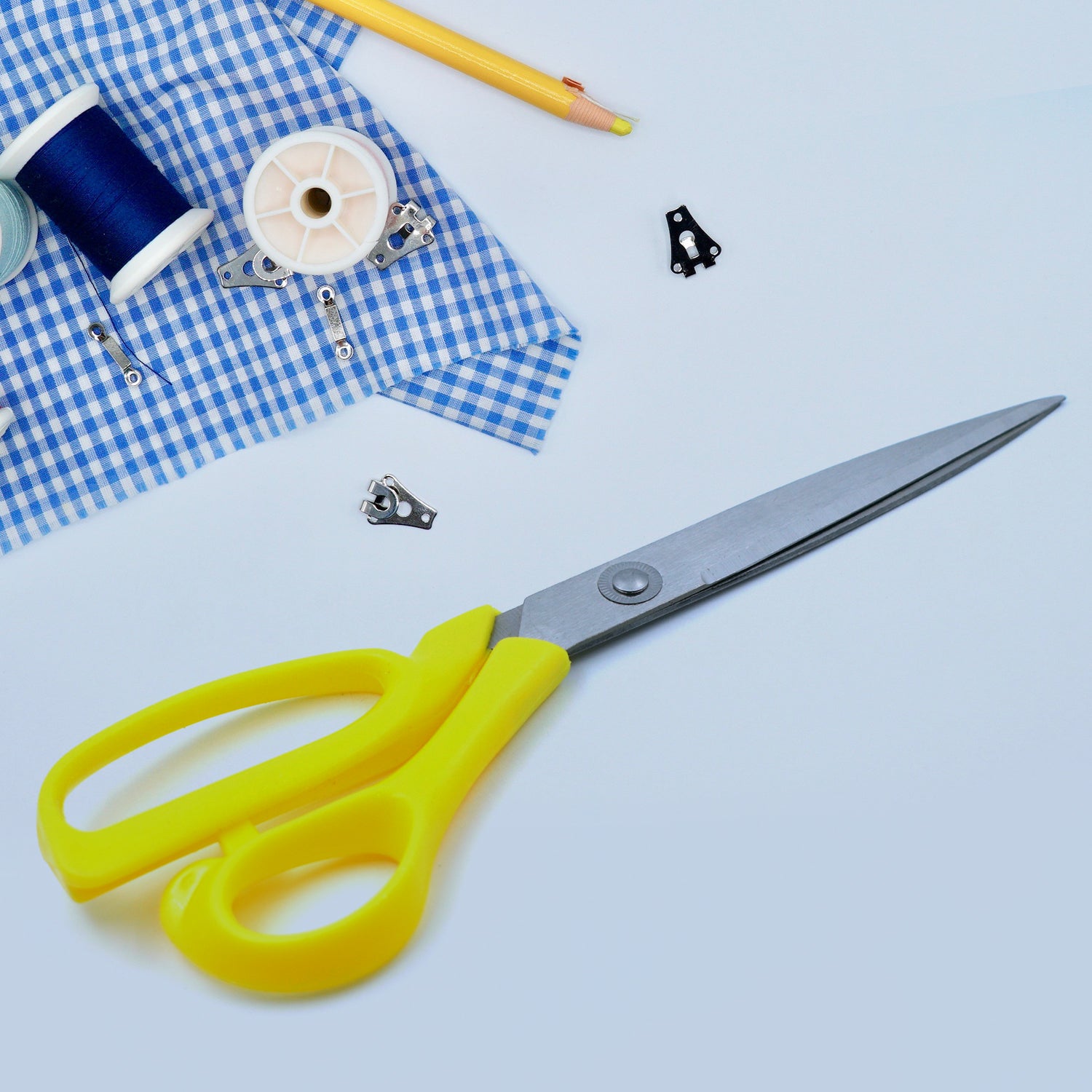 Wukusy 9-inch stainless steel craft scissors with ergonomic comfort grip for precise paper cutting and craft projects.