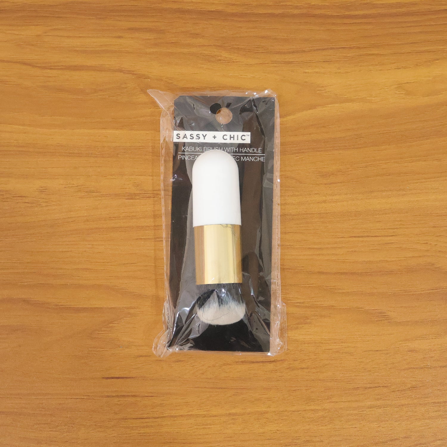 Wukusy professional makeup face brush with soft bristles for flawless foundation application, close-up view of the brush head.