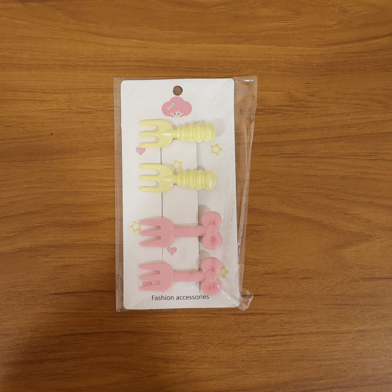 Set of four cute mini fork-shaped hair clips by Wukusy for girls and women, perfect for stylish hair accessories.