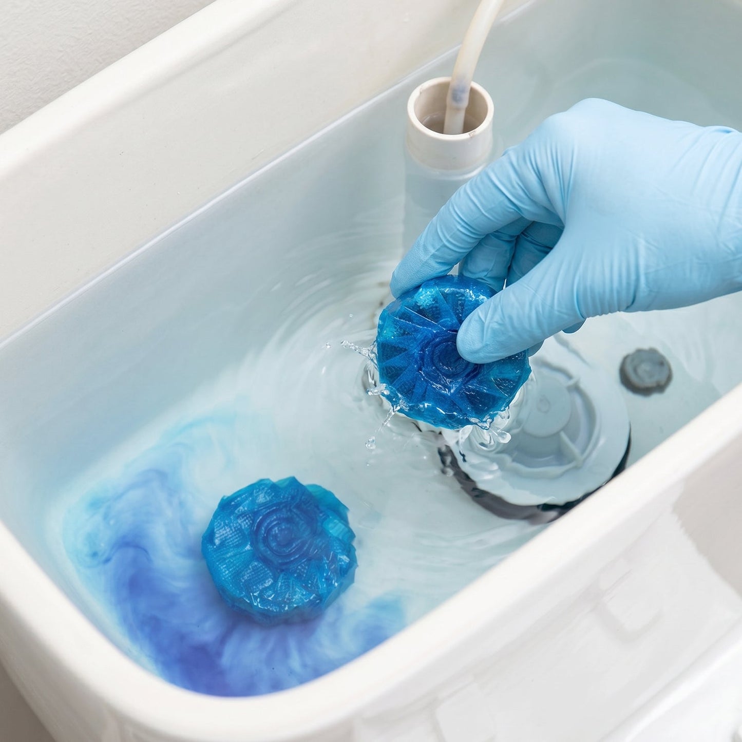 Wukusy automatic flushing toilet cleaner bottle with long-lasting freshening formula, designed for hygienic bathroom freshness.