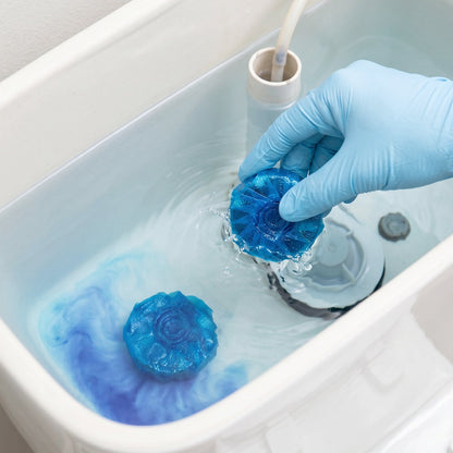Wukusy automatic flushing toilet cleaner bottle with long-lasting freshening formula, designed for hygienic bathroom freshness.