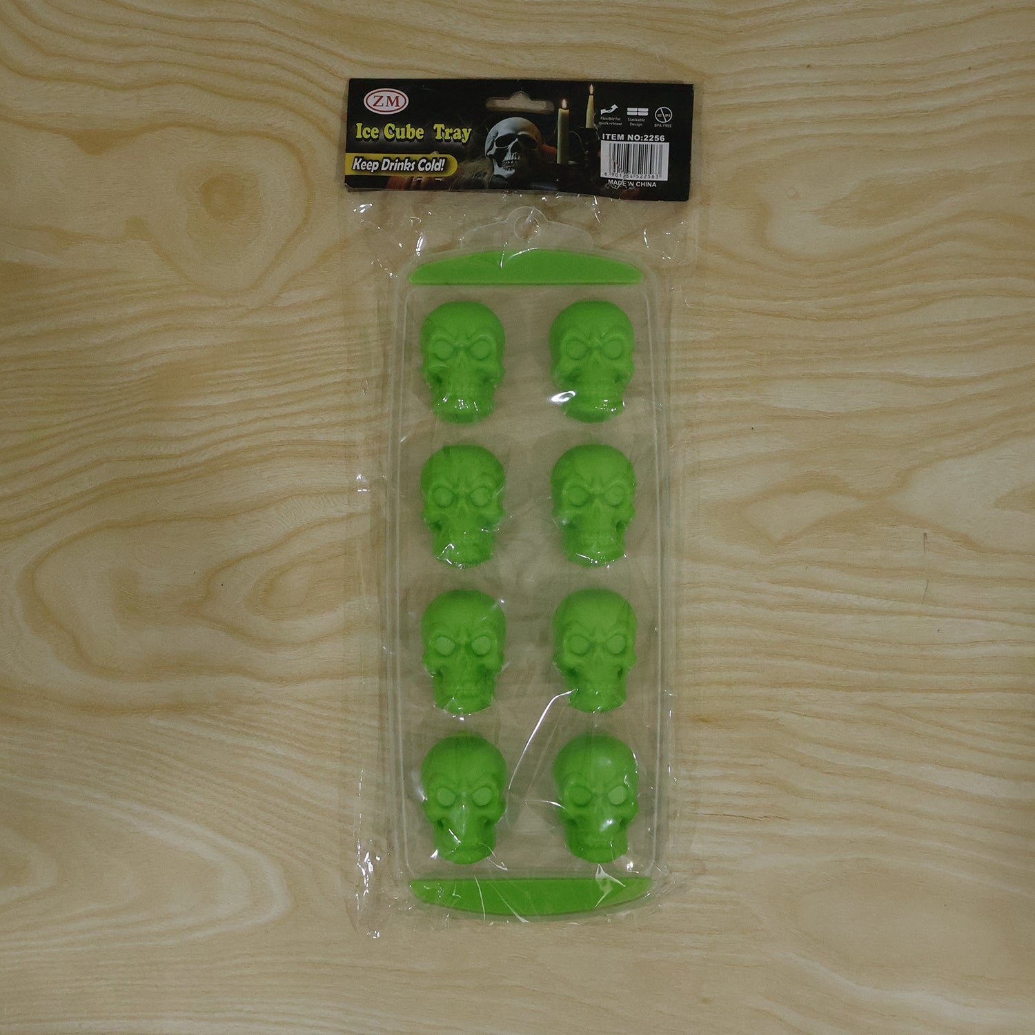 Plastic skull-shaped ice cube tray with lid from Wukusy, 8-grid freezer mold for fun ice cubes.