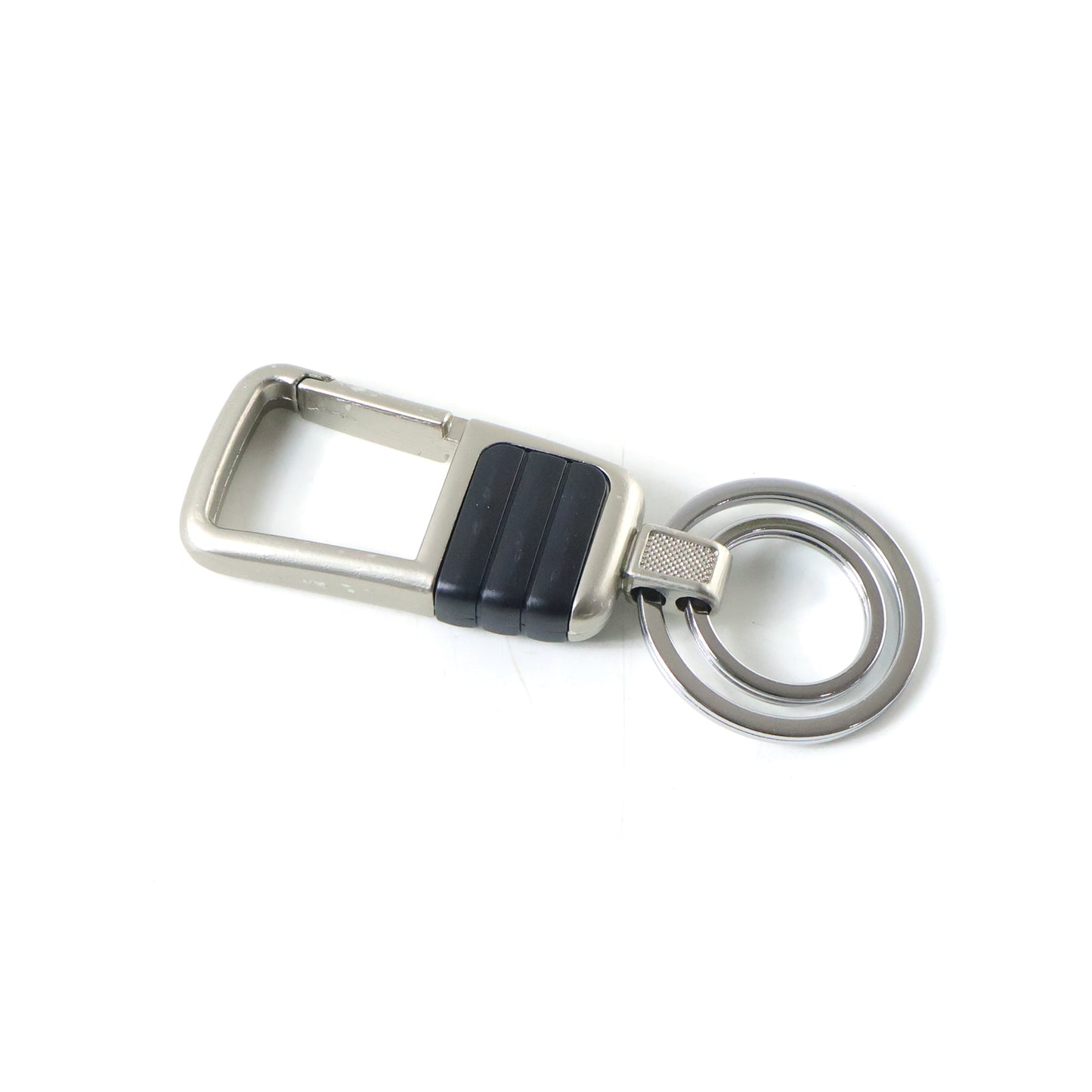 Heavy-duty metal keychain by Wukusy with stylish design, featuring a durable and sleek metal keyring for everyday use.