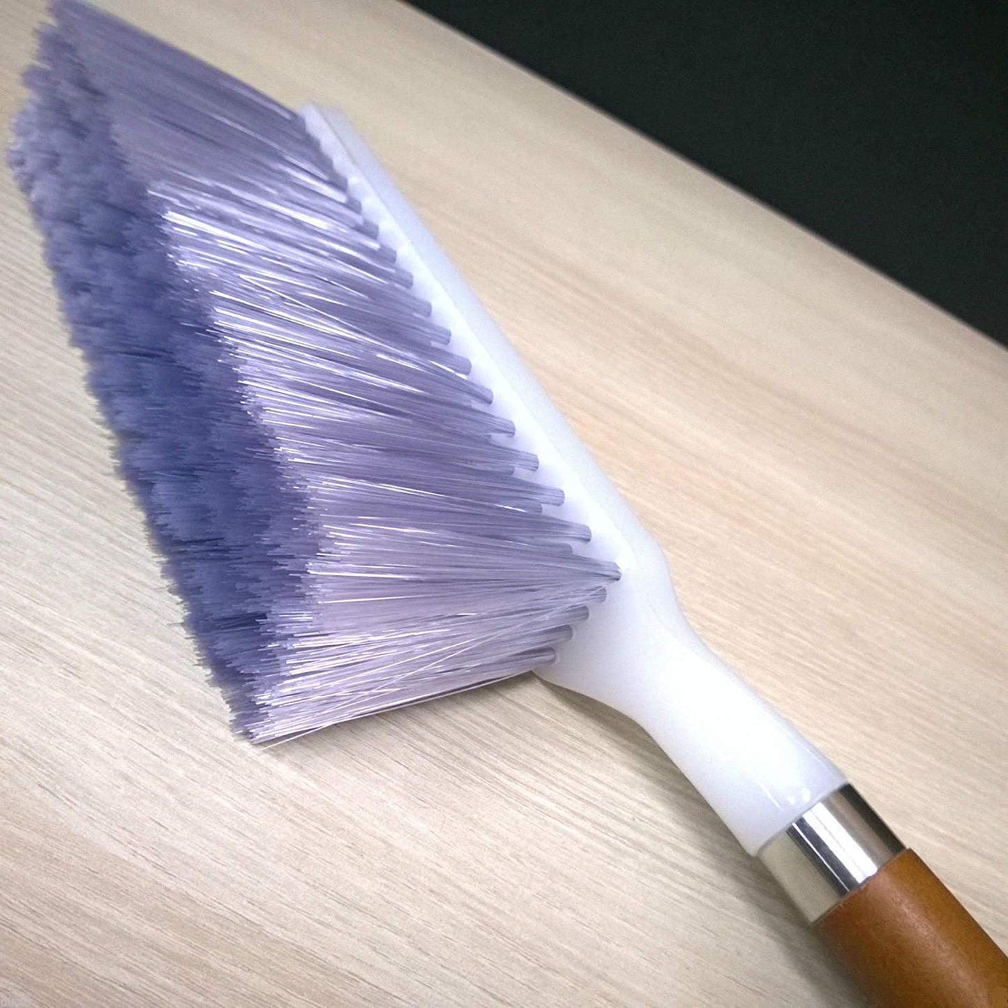 Wukusy 1240 plastic cleaning brush for household cleaning, with sturdy bristles and ergonomic handle for effective scrubbing.