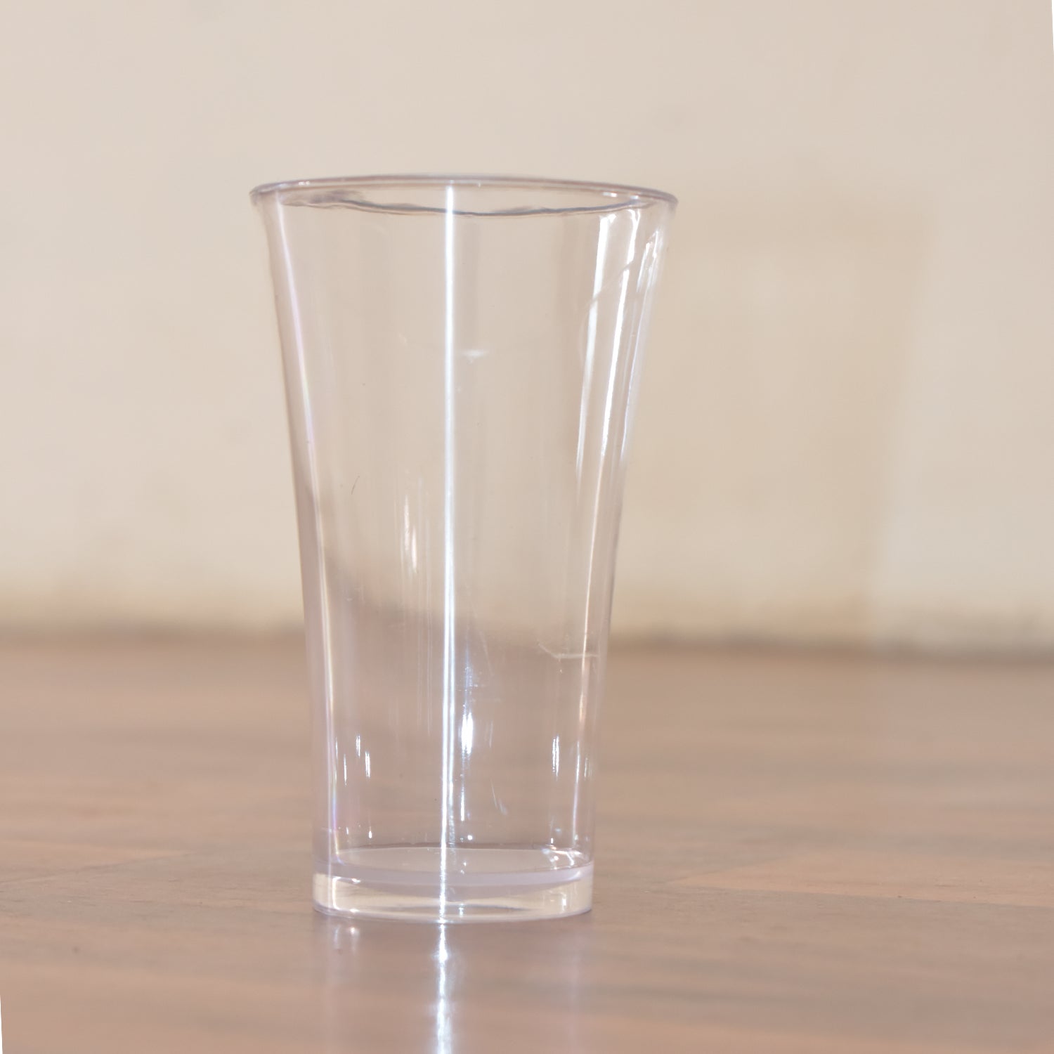 Set of six transparent Wukusy drinking glasses for juice and water, showcasing clear glass design and smooth rounded rims.