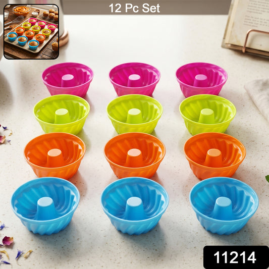 Set of 12 reusable silicone cupcake molds by Wukusy, flexible and non-stick for baking cupcakes and muffins.