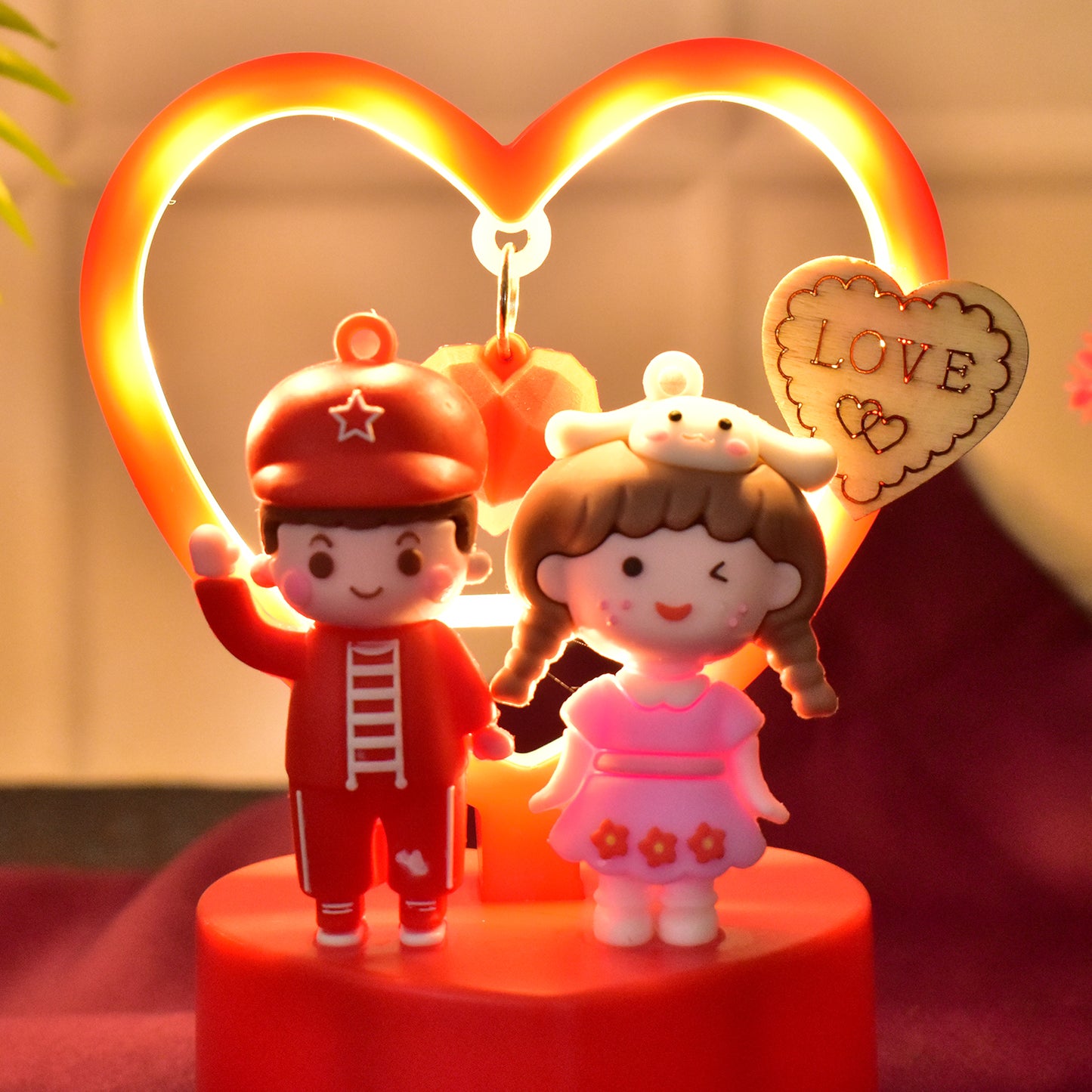 Wukusy romantic couple love showpiece with heart frame, detailed figurine of a couple embracing inside a decorative heart frame.