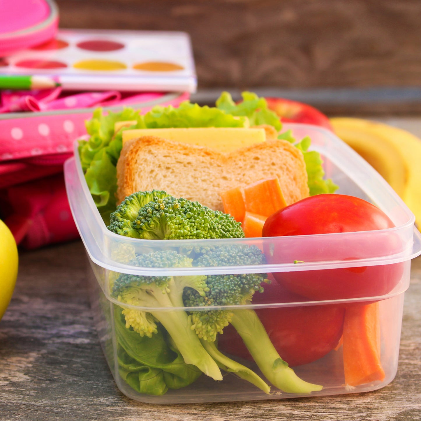 Wukusy plastic square lunch box set with three kitchen containers for storing meals and snacks.