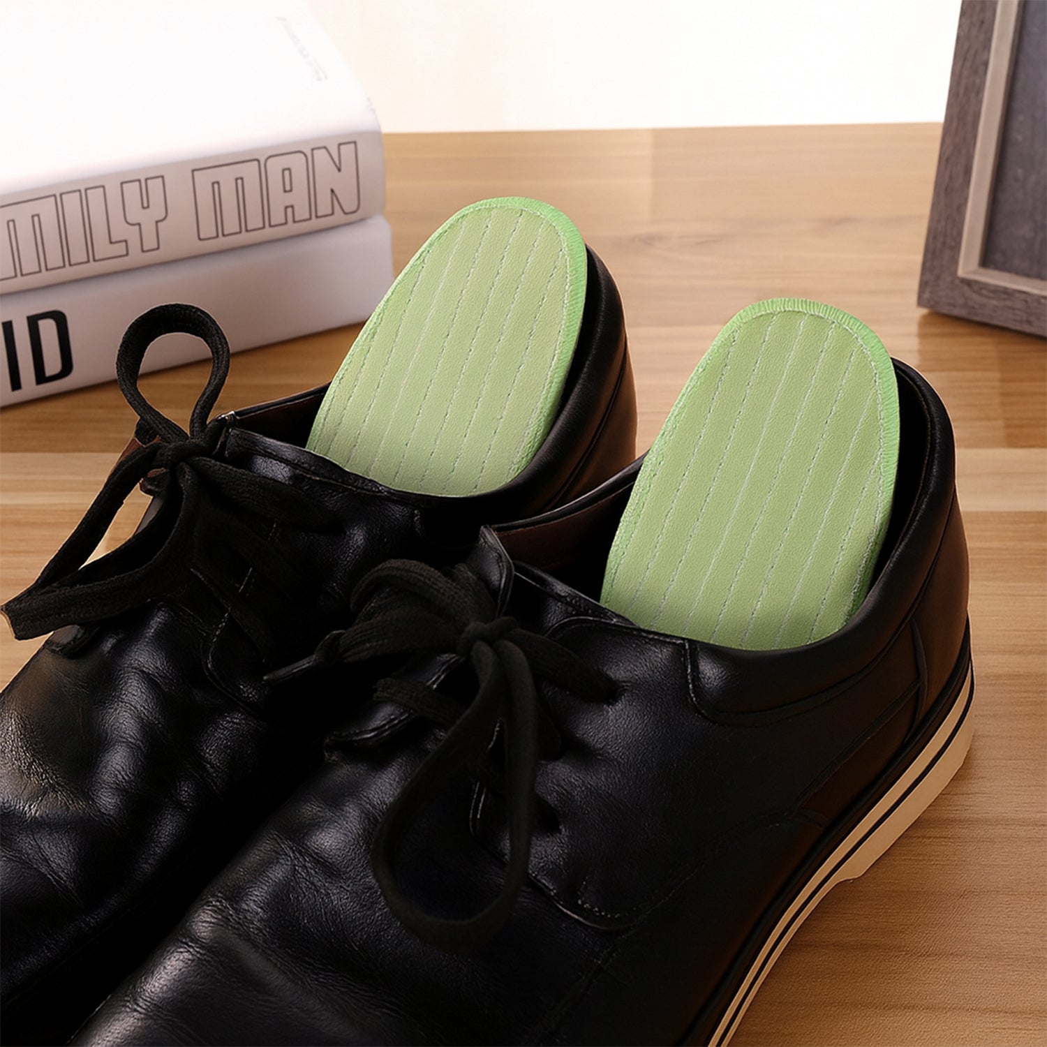Pair of Wukusy premium comfort shoe insoles for size 45, designed for daily foot support, with a mixed design pattern.