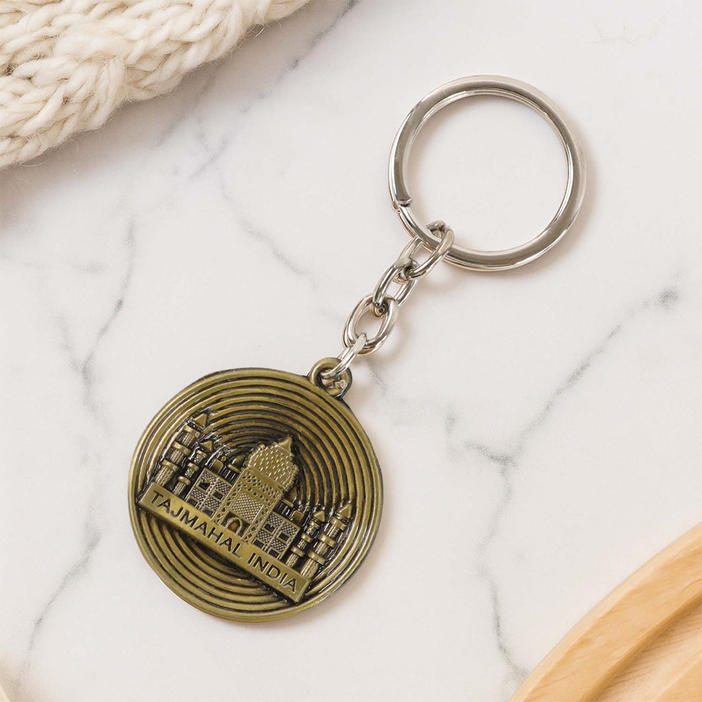 Wukusy Premium Taj Mahal India souvenir keychain featuring detailed miniature replica of the Taj Mahal on a travel-themed keychain.