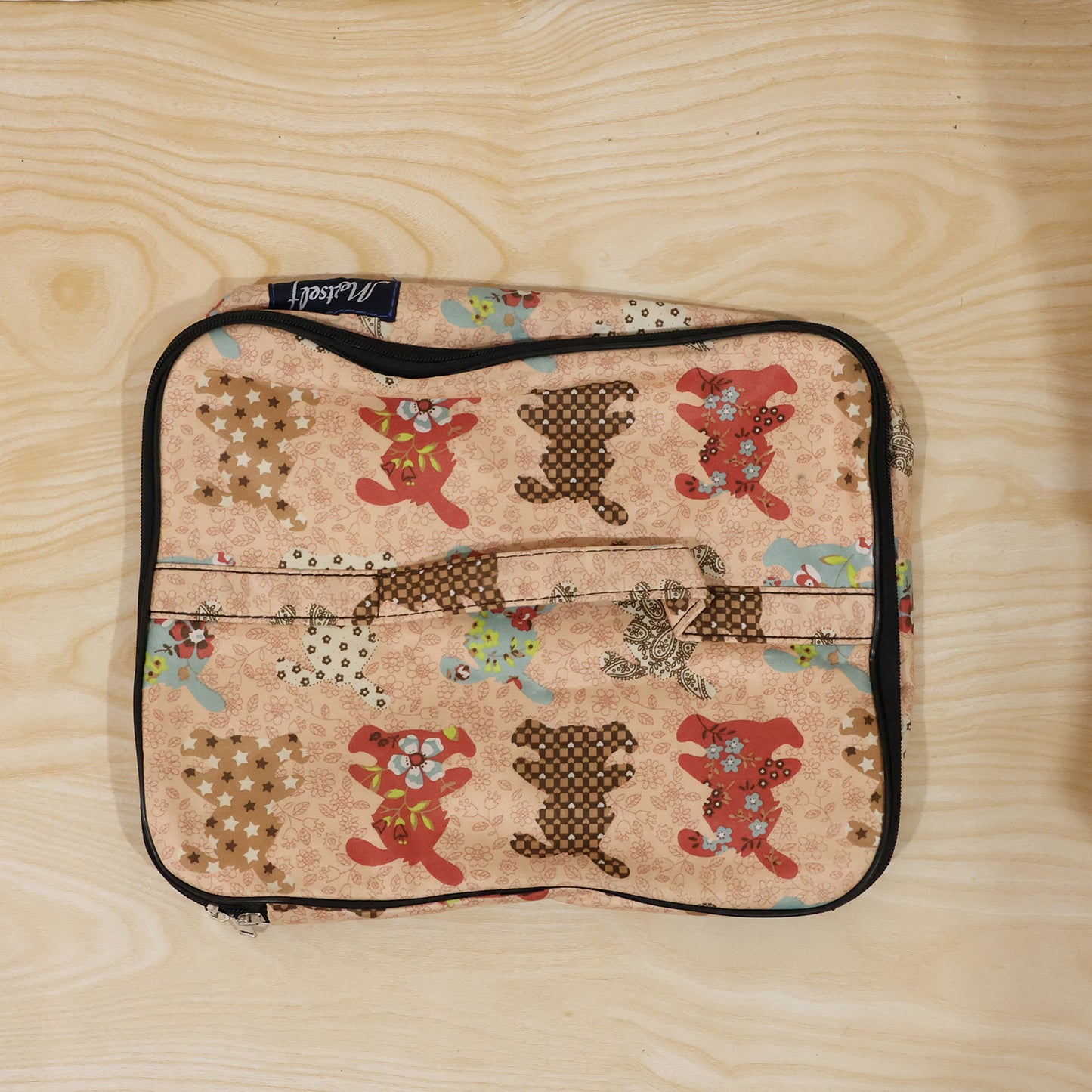 Lightweight Wukusy travel organizer bag with multiple compartments for gym gear, toiletries, or accessories on the go.