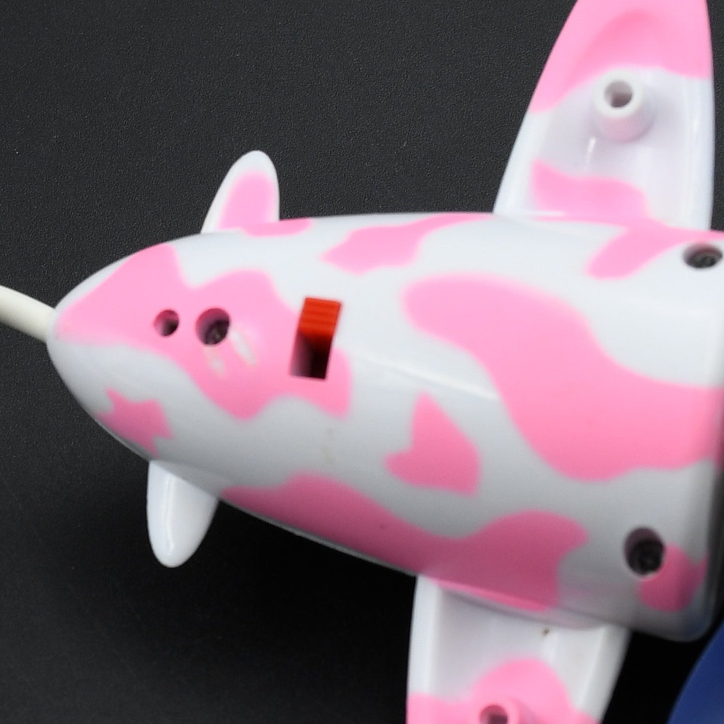 Wukusy 7721 plane-shaped USB fan with unique design, energy-saving laptop and desktop cooling fan for home improvement.