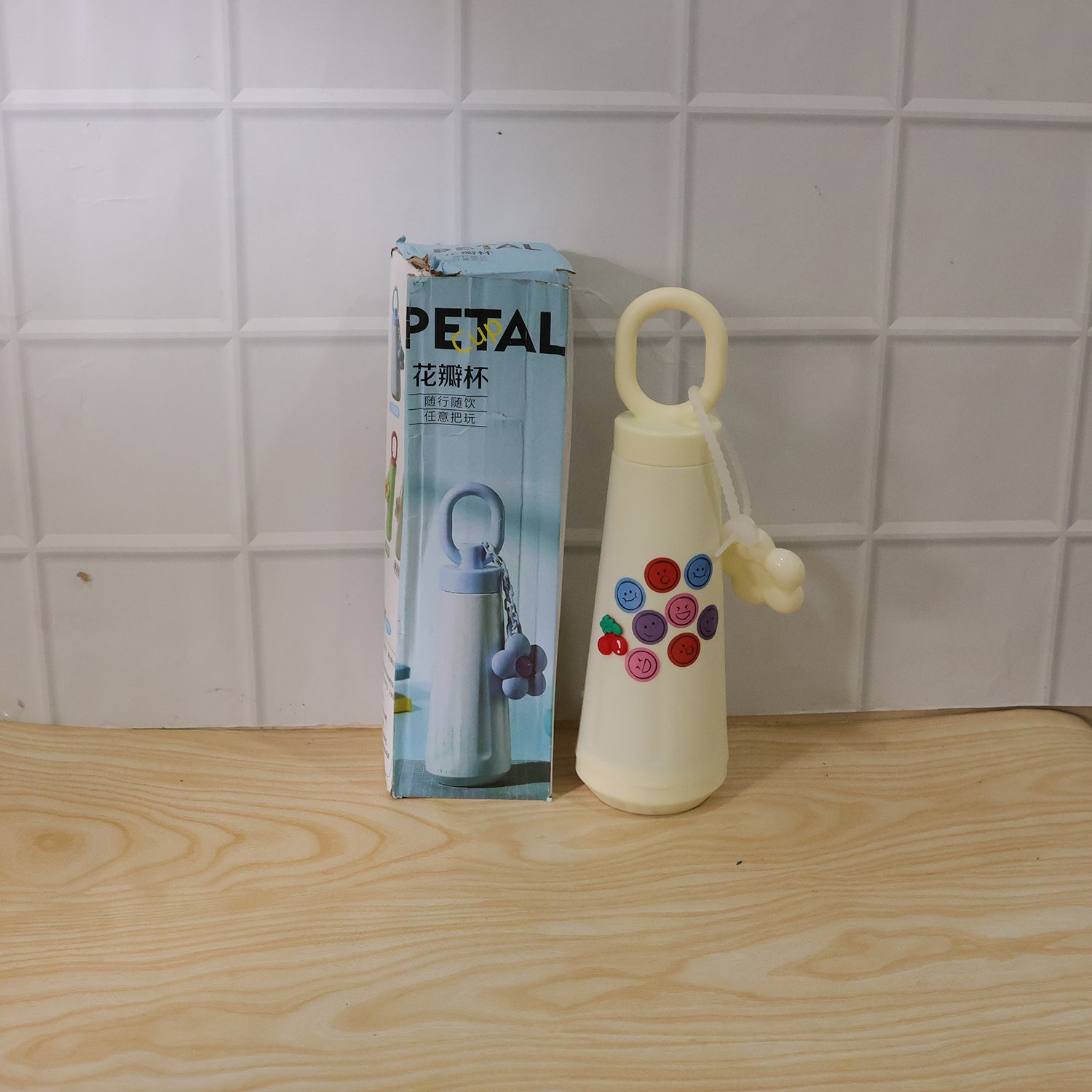 Wukusy 500ml portable glass water bottle with a sleek, stylish design and leak-proof lid on a white background.