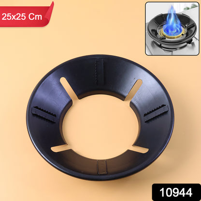 Wukusy gas stove flame protector ring, 25x25 cm, single black metal ring, placed on a stovetop to shield burners from spills.