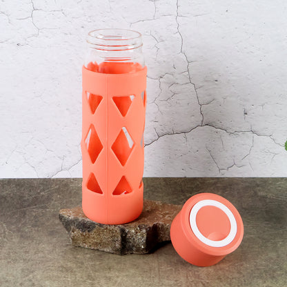 Clear glass water bottle with protective silicone sleeve, 480ml capacity, by Wukusy for home and kitchen use.