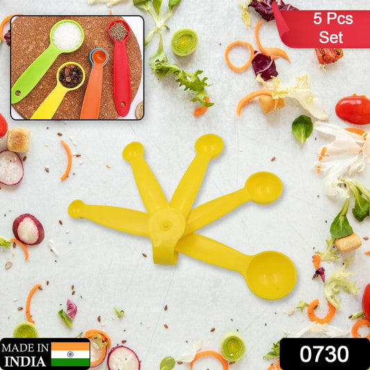 Set of 5 Wukusy plastic measuring spoons for kitchen use, featuring different sizes and a convenient design