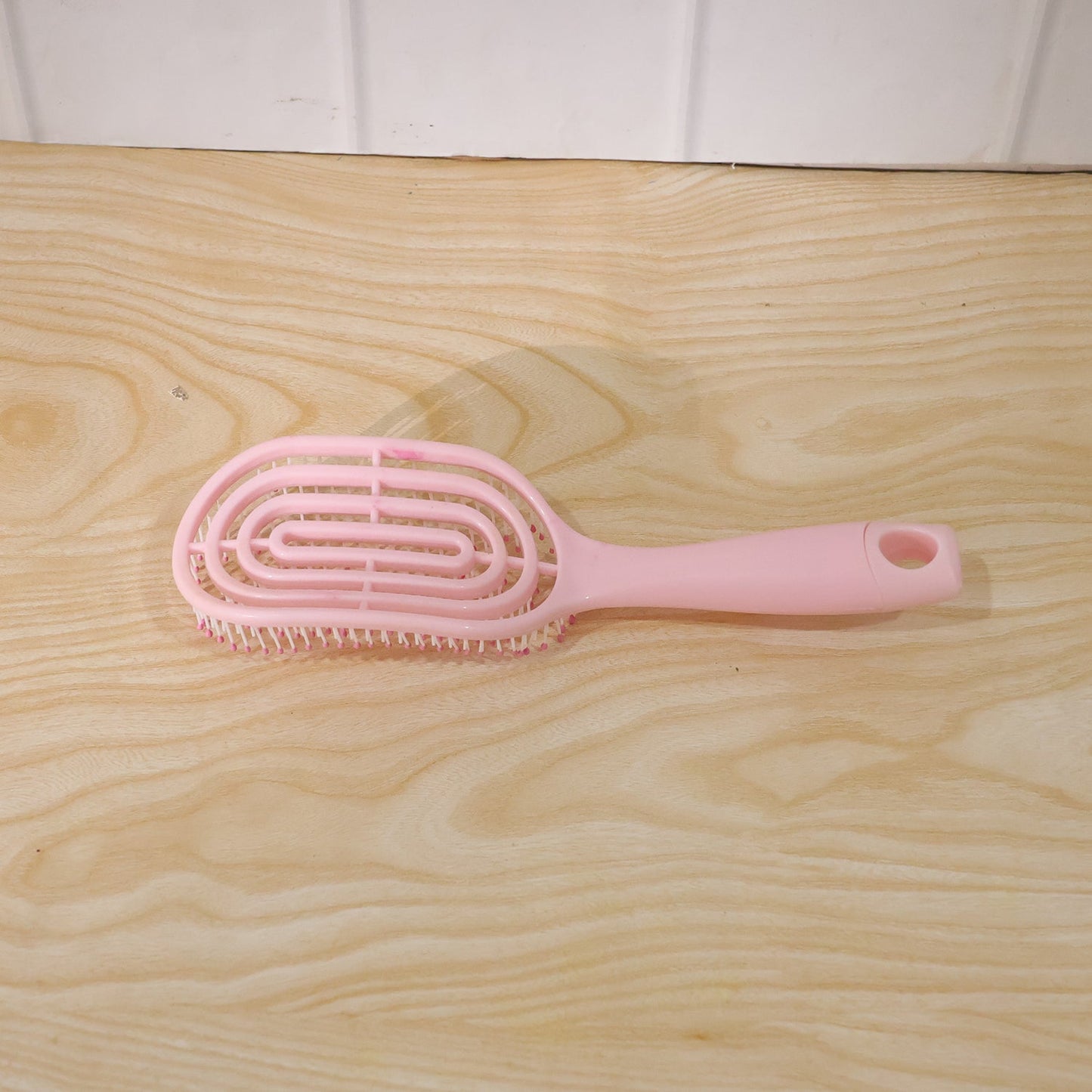 Wukusy curved vented styling massage hair brush with detangling comb for men and women, showing bristles and ergonomic design.