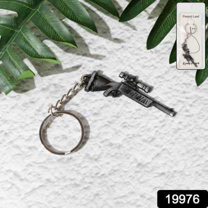 Wukusy premium metal rifle-shaped keychain, gun design, durable metal keyring with detailed firearm shape, suitable for keys or accessories.