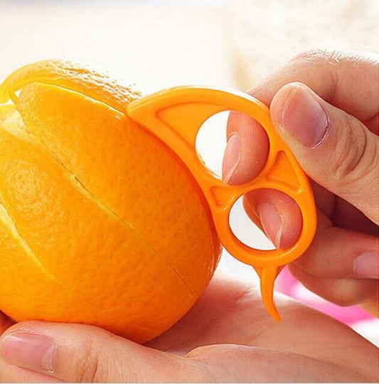 Wukusy Snail Barker creative ring-shaped orange peeler, designed for easy peeling, with a unique snail motif and vibrant orange color.