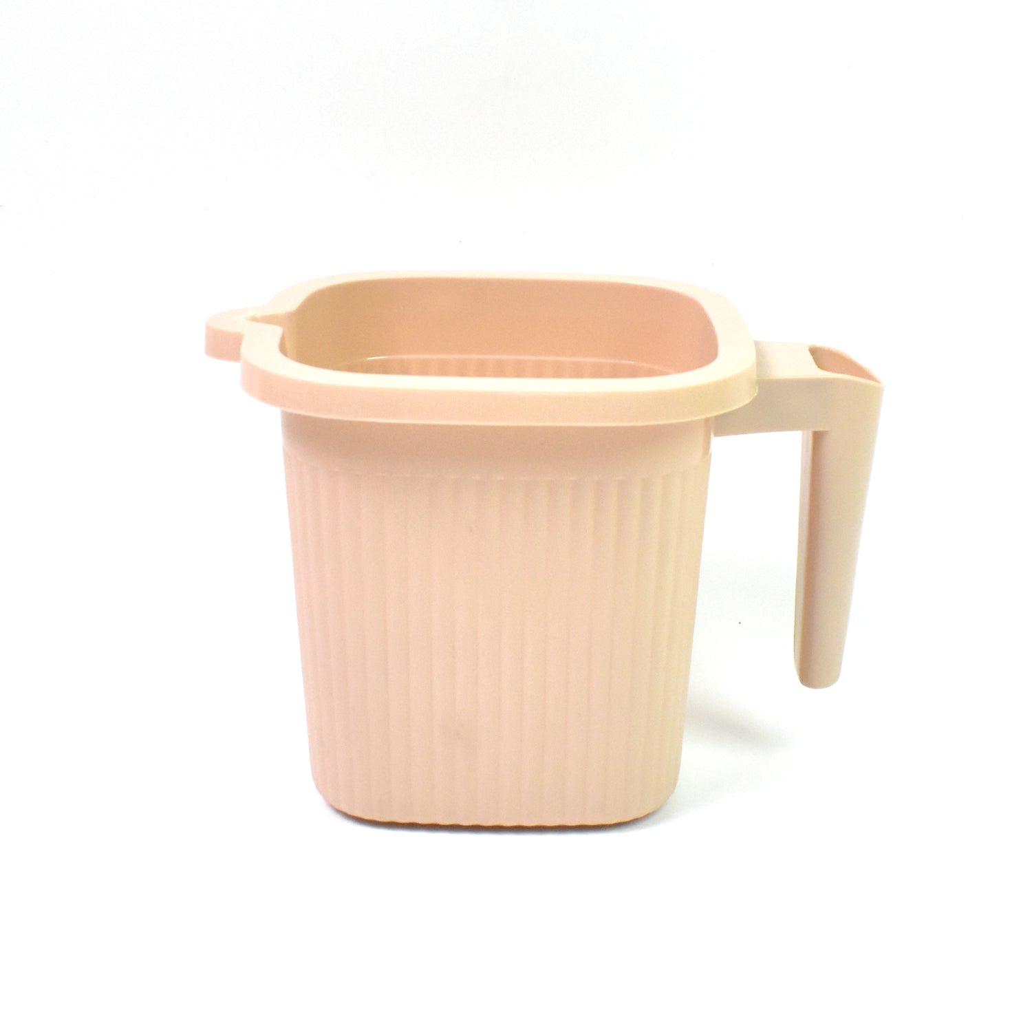 Plastic square bath water mug by Wukusy, 1000ml capacity, in mixed colors, suitable for home and kitchen use.